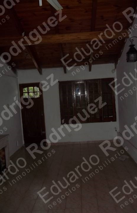 Se alquila excelente casa en planta alta - zona Lopez y Planes