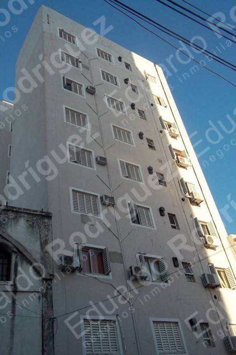 En venta excelente departamento calle Tucuman