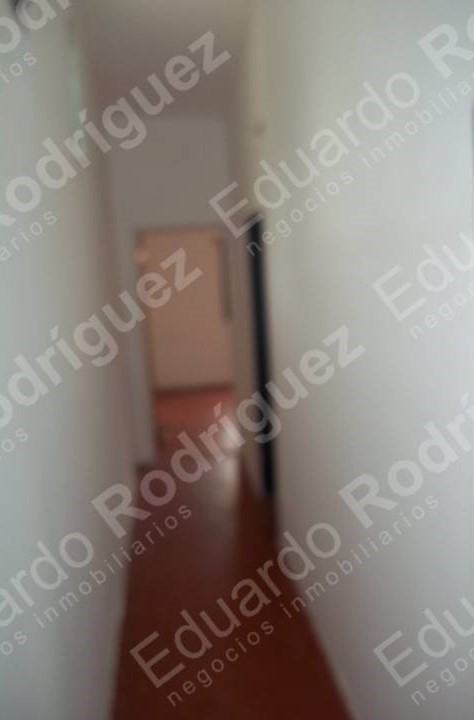 Se alquila casa tres dormitorios