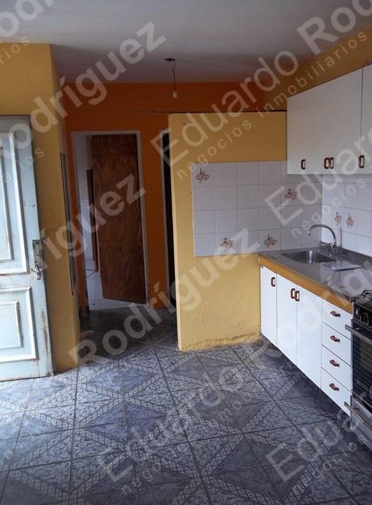 Se alquila casa dos dormitorios calle Blas Parera