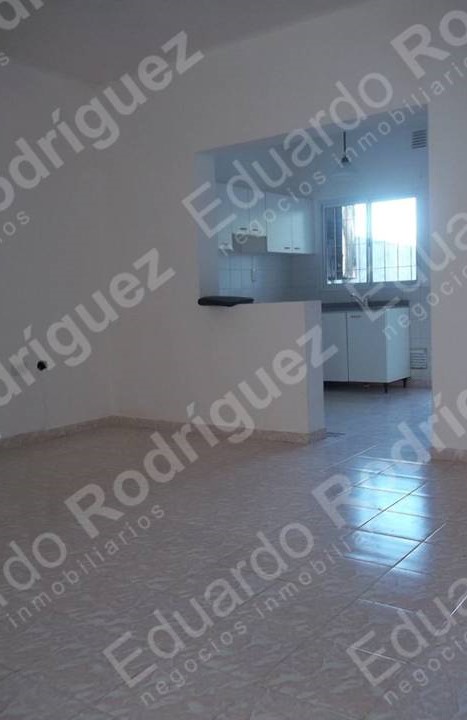 Se alquila excelente casa calle Kentenich