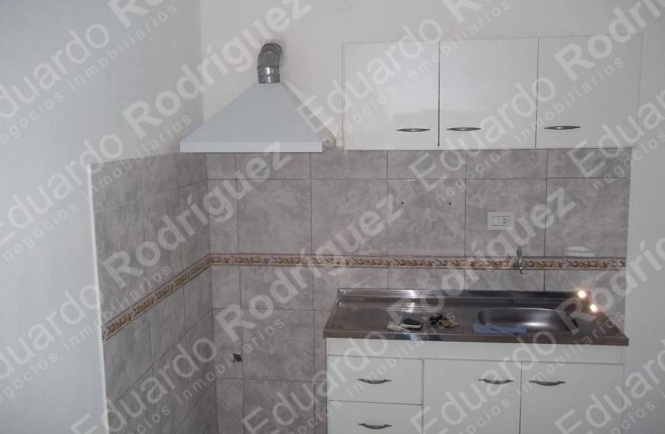 Se alquila excelente casa