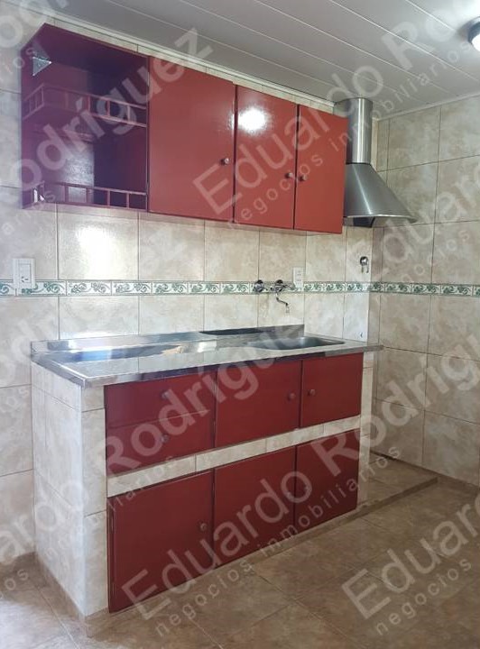 Se alquila excelente casa - planta alta