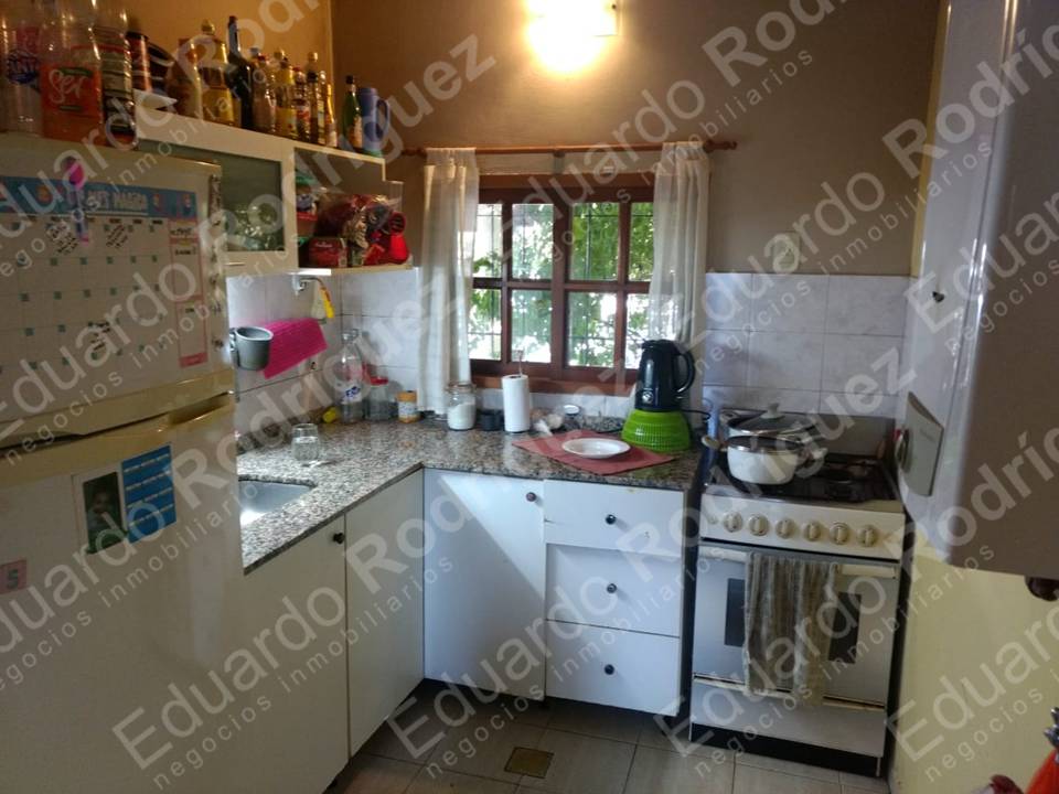 En venta excelente casa Pascual Greca (a metros de Lebensohn)