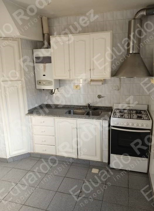 Se alquila excelente dúplex zona Provincias Unidas y Artigas