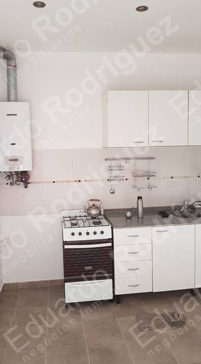 Se alquila excelente casa zona Barrio Médico