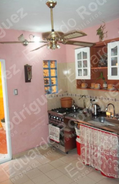 En venta excelente casa – calle Laprida
