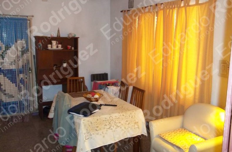 En venta excelente casa calle H. Yrigoyen
