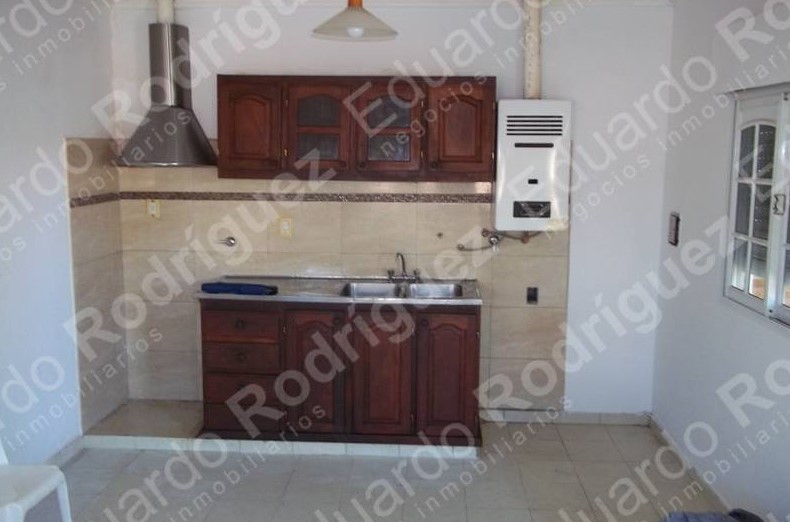 Se alquila excelente casa