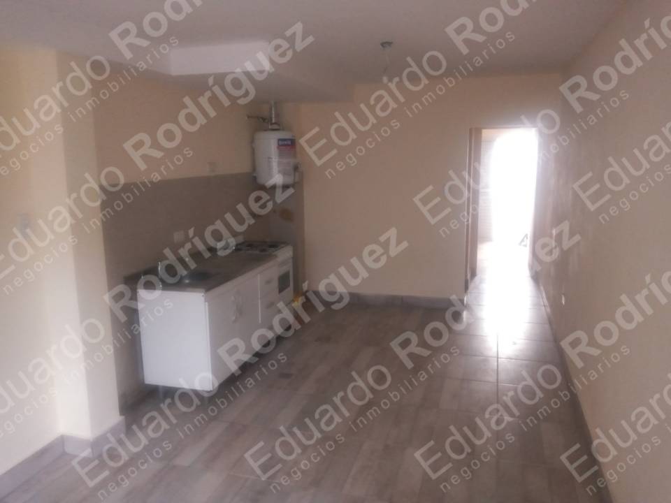 Se alquila excelente departamento – planta baja