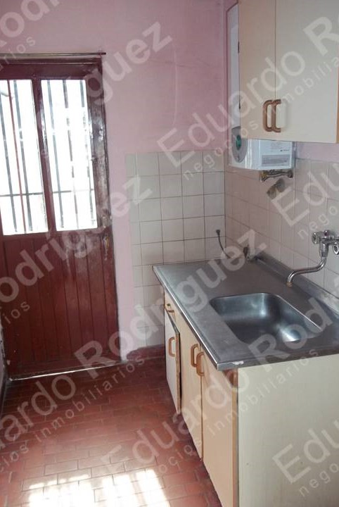 Se alquila excelente casa dos dormitorios – z/Artigas y Miguel David