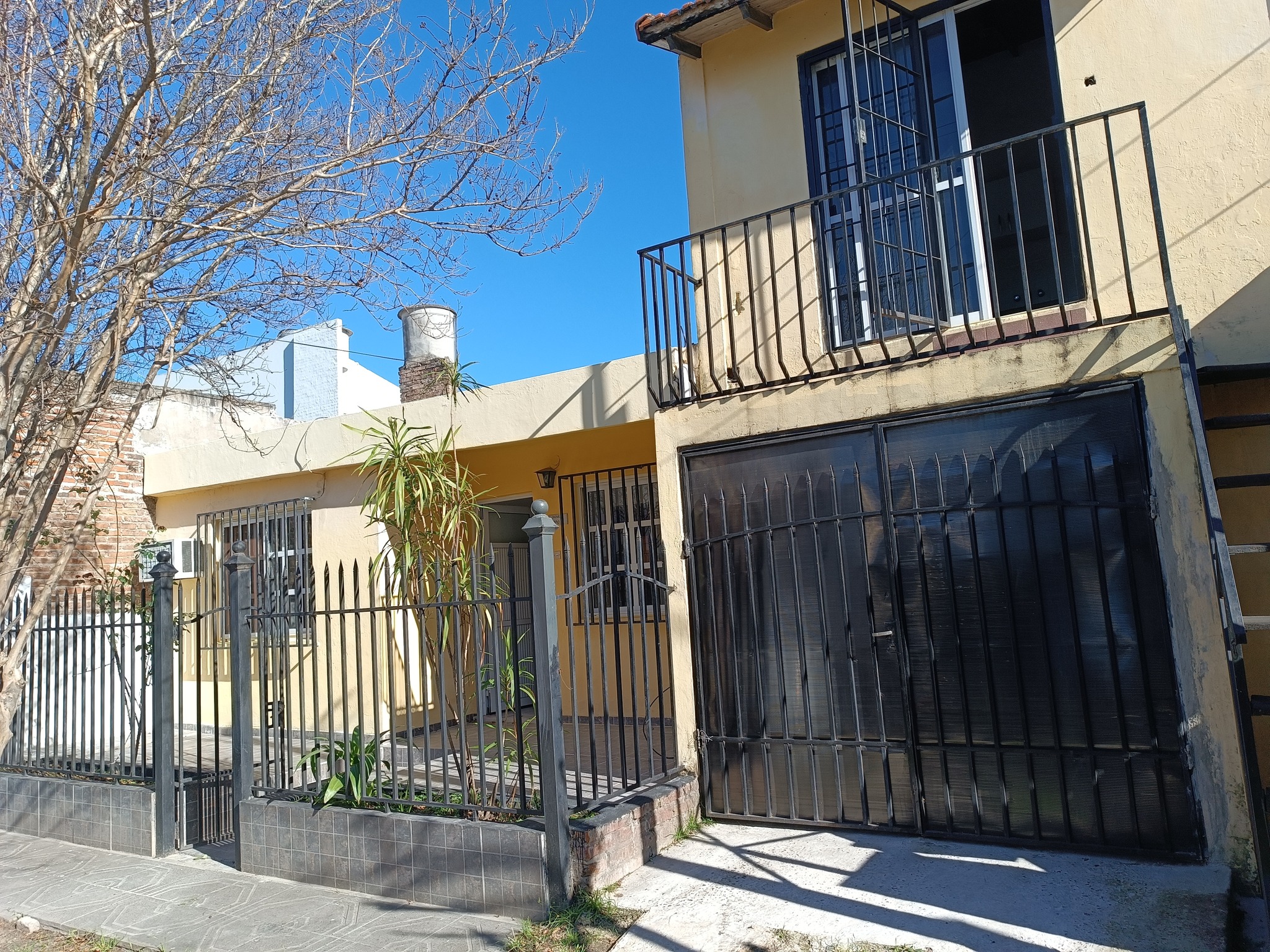 En venta excelente casa tres dormitorios – calle Arroyo Cazuela (casi Juan Báez)