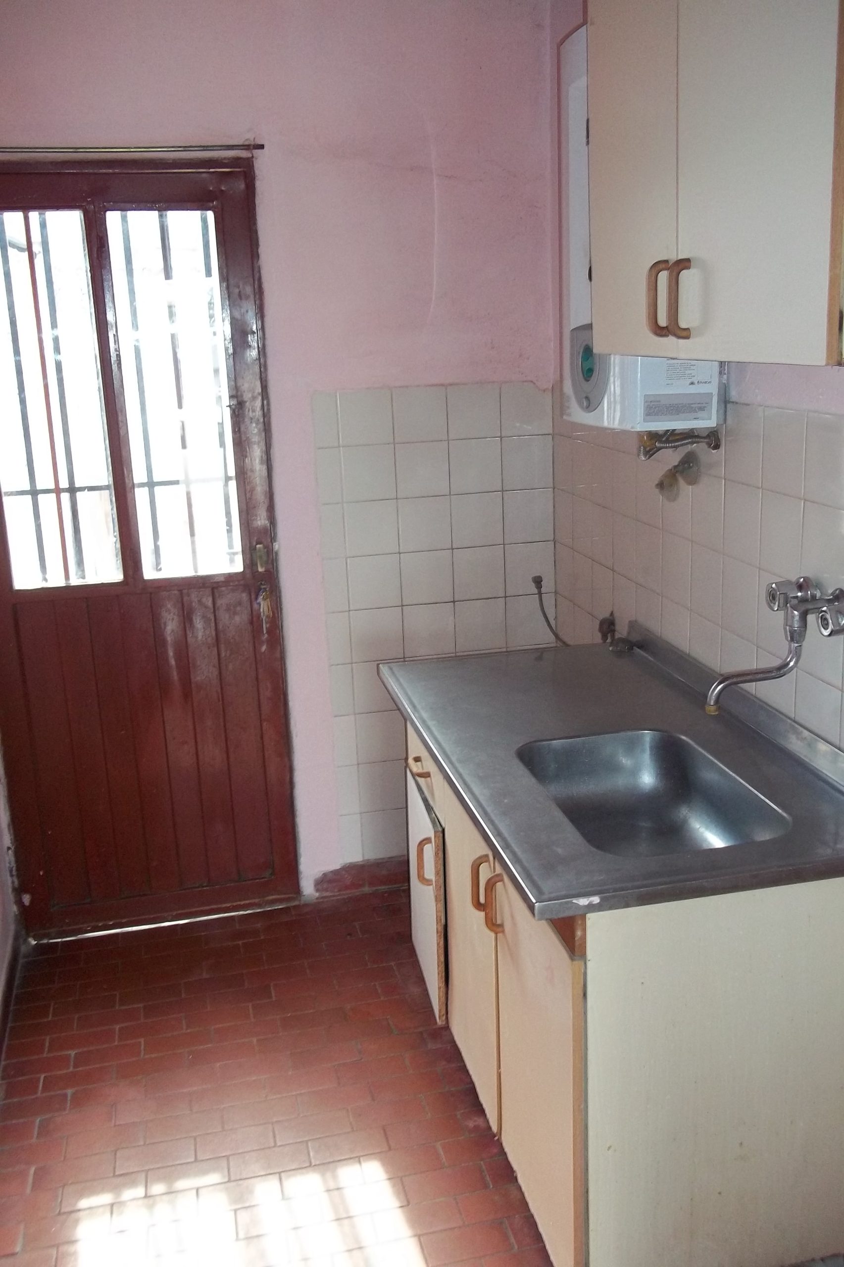 Se alquila excelente casa dos dormitorios – z/Artigas y Miguel David