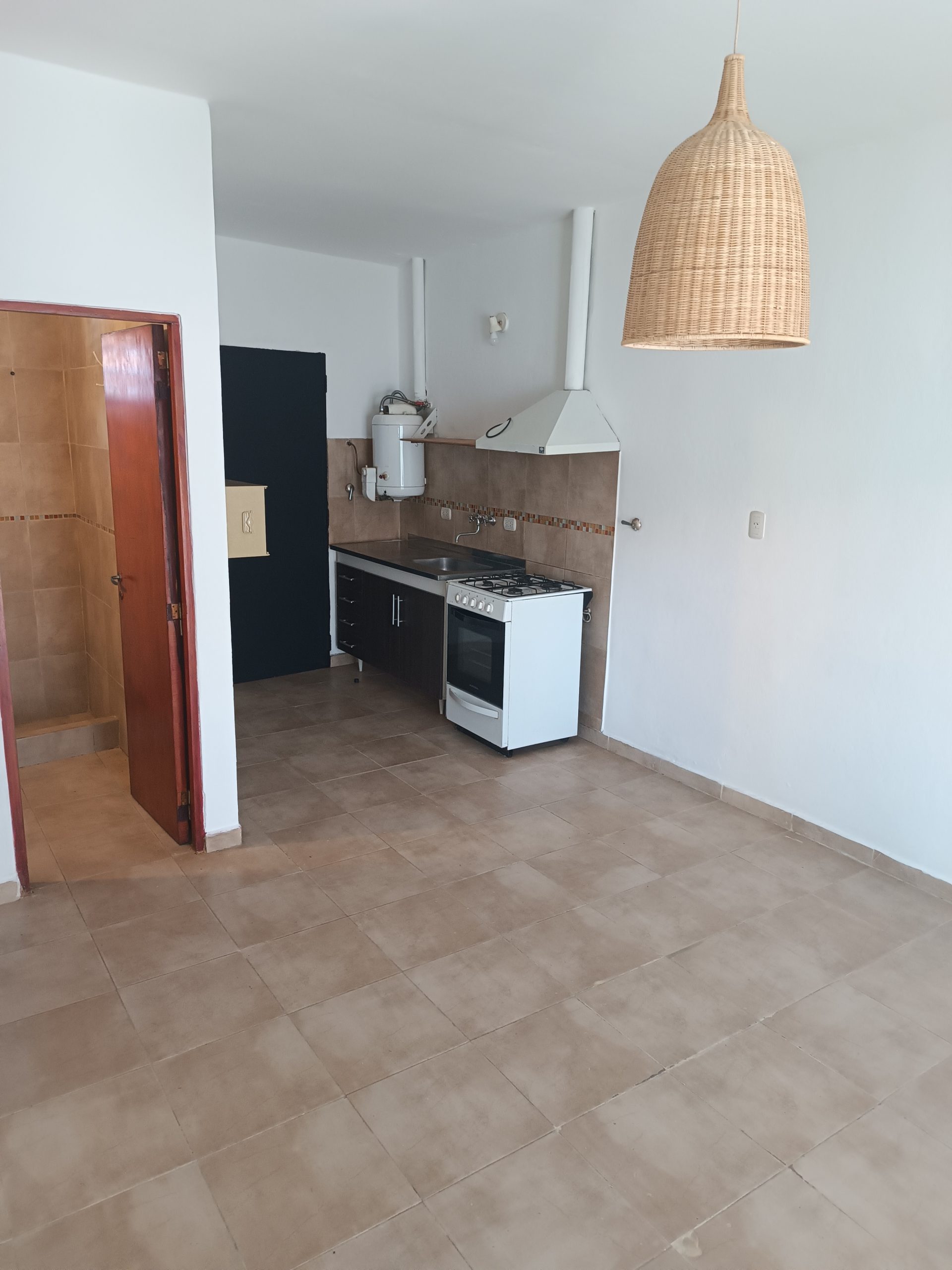 Se alquila excelente dpto. – monoambiente - planta baja z/centro