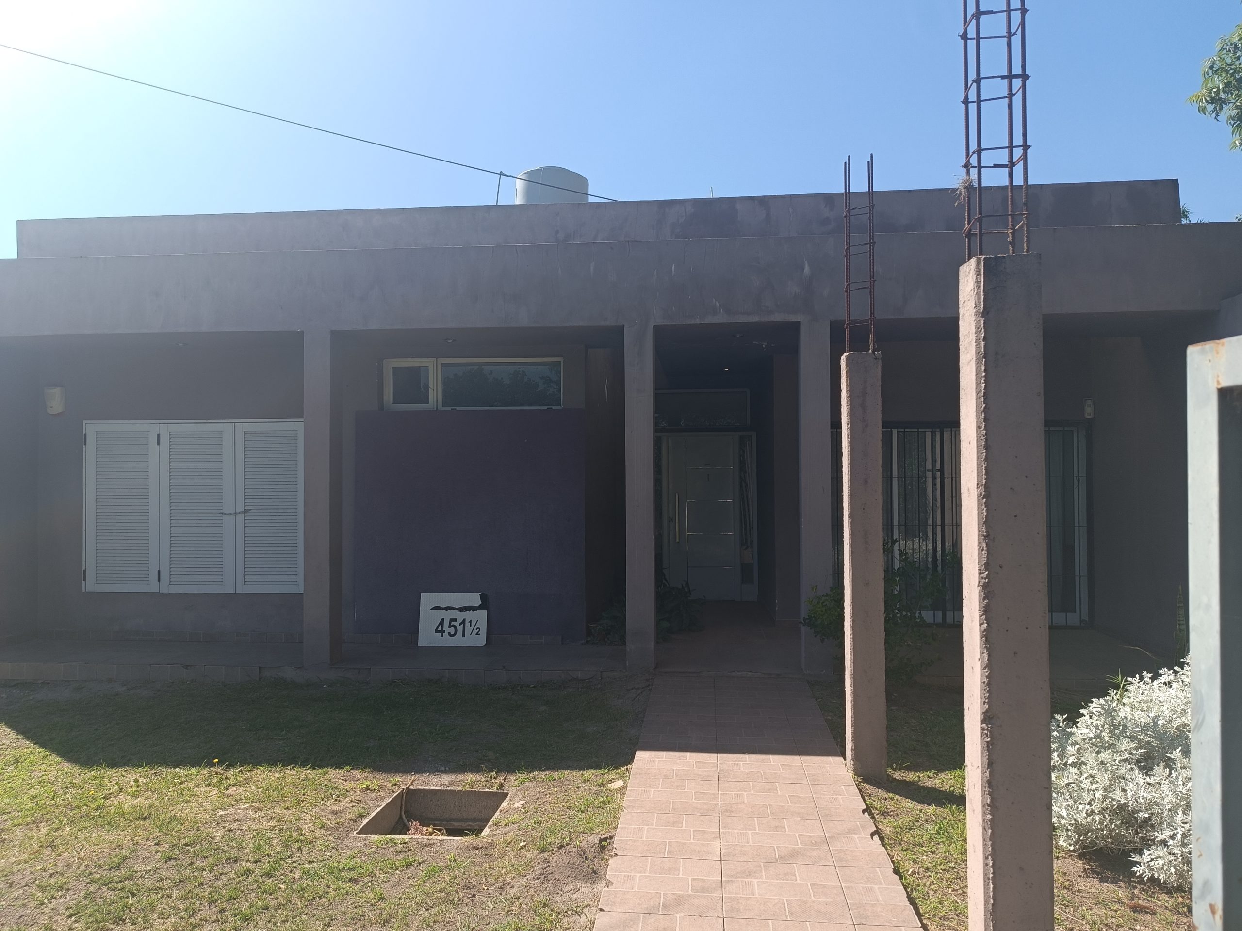 En venta excelente chalet z/Las Acacias – Ruta Nac.12