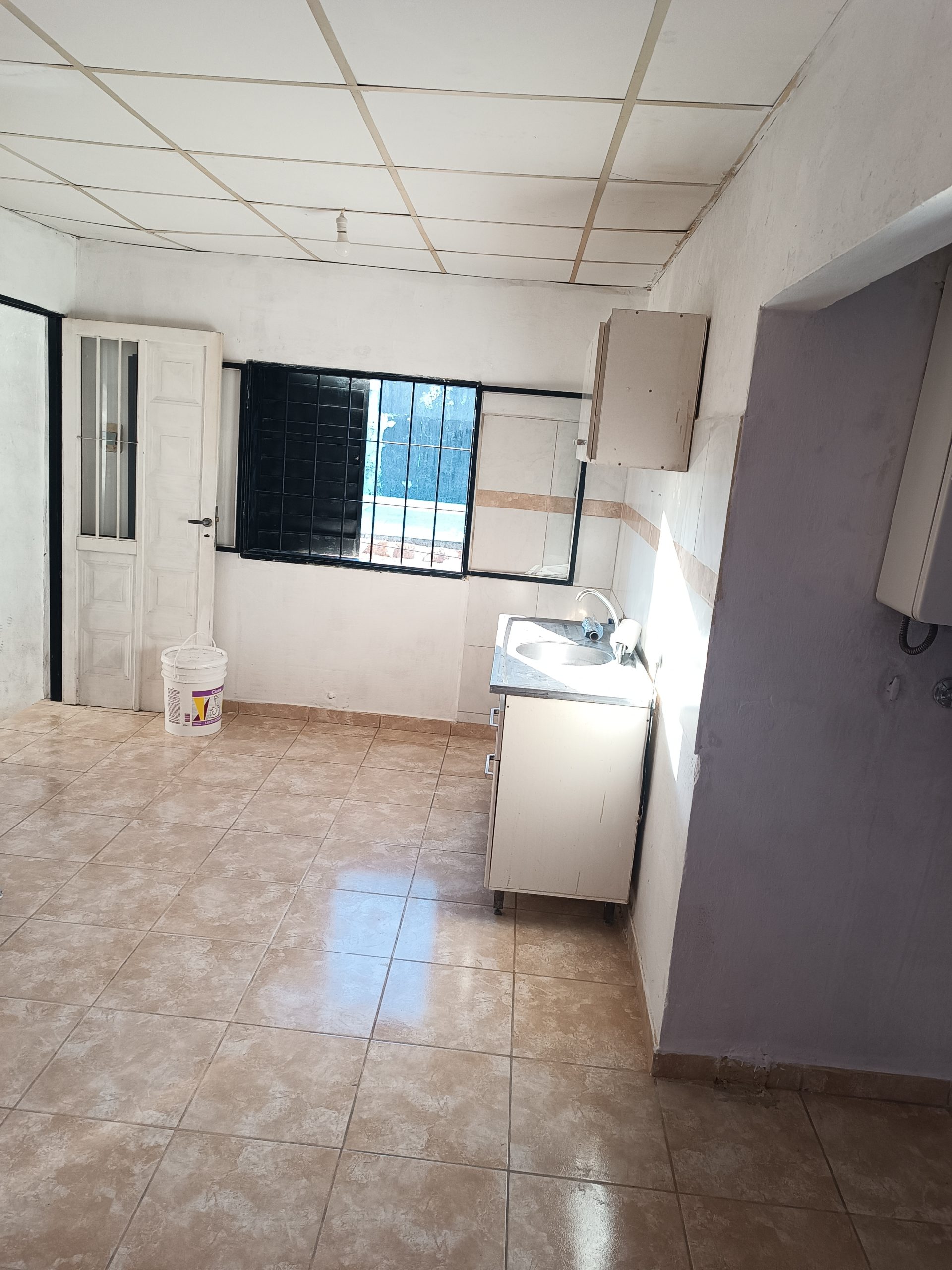 Se alquila departamento – planta alta – zona hospital  La Baxada