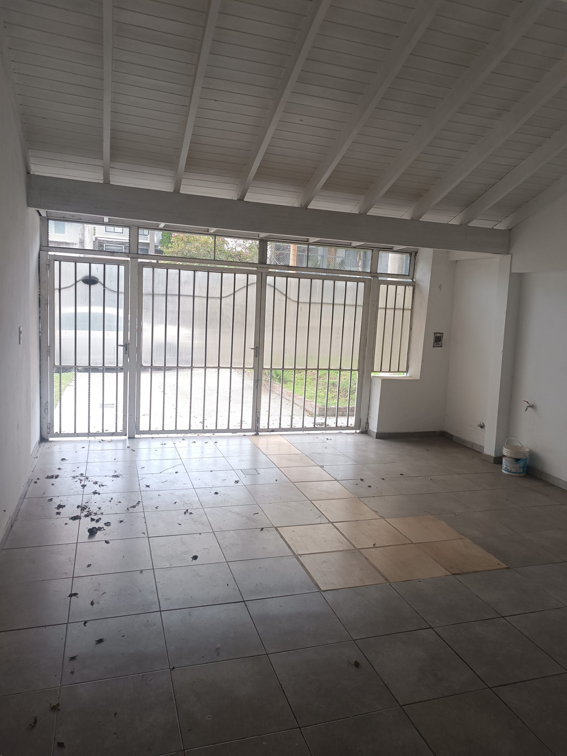 Se alquila excelente casa (z/Santuario La Loma)